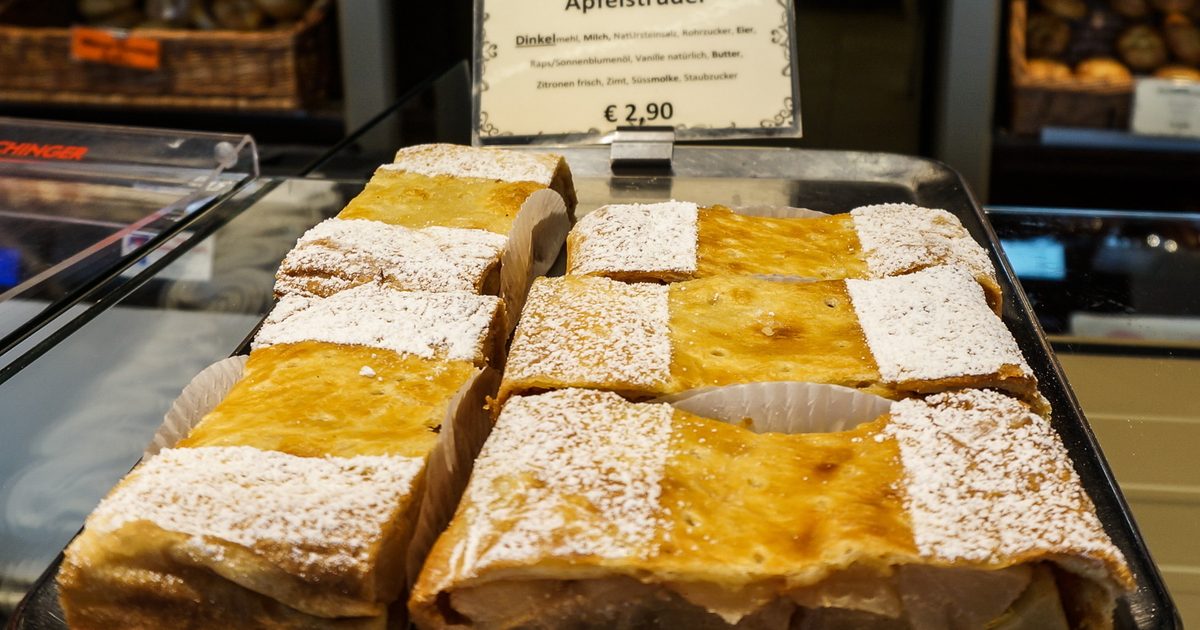 Посни бурек са јабукама и циметом